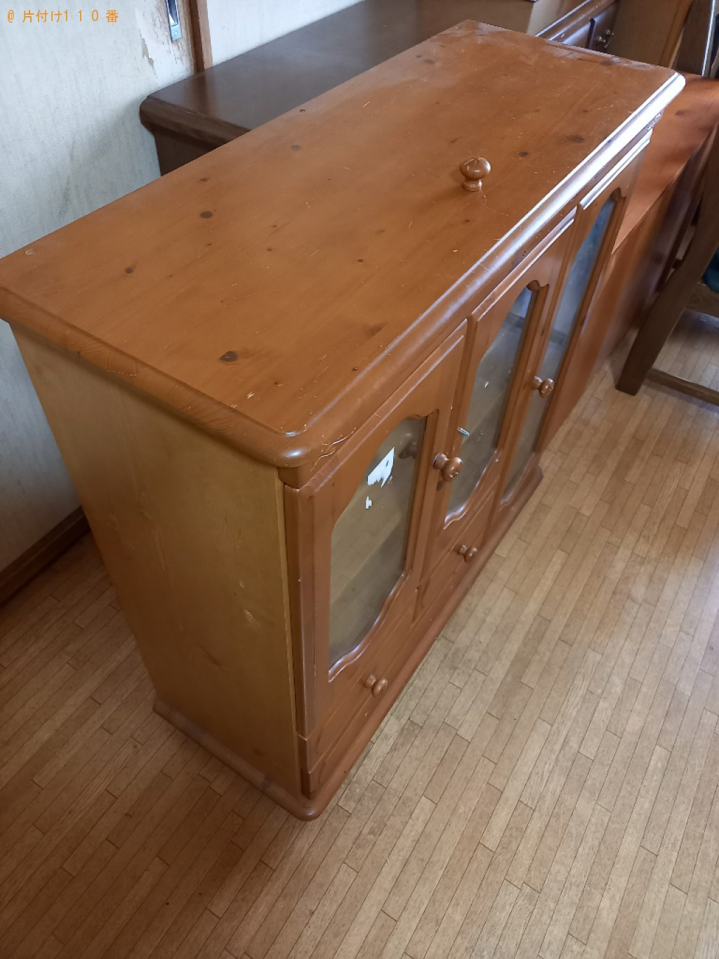 六人用ダイニングテーブル、二段ベッド、鏡台、テレビ台等の回収