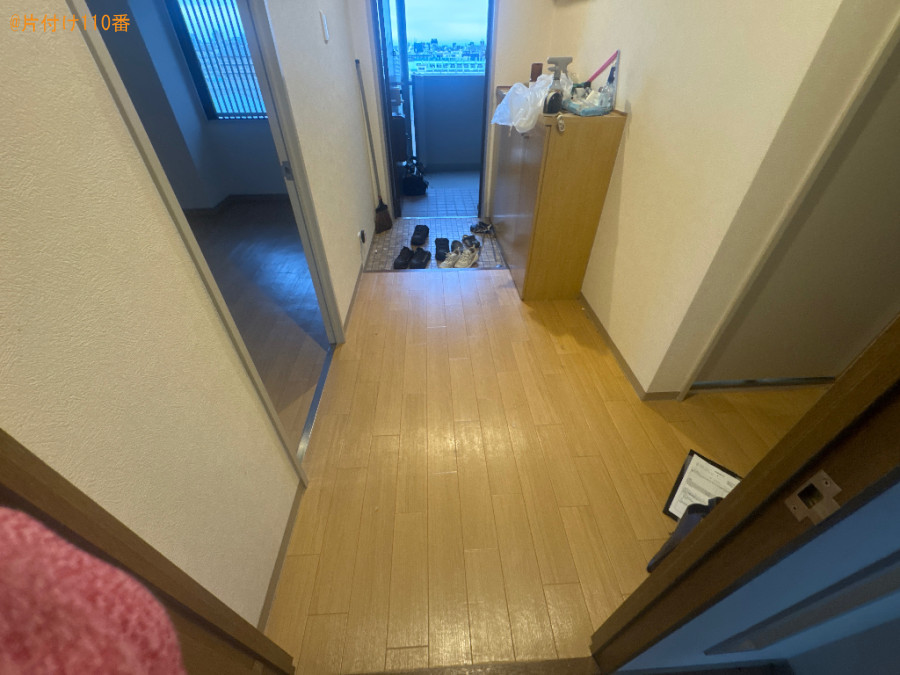 不用品（テレビ台等）をマンション下のゴミステーションまで運ぶ作業